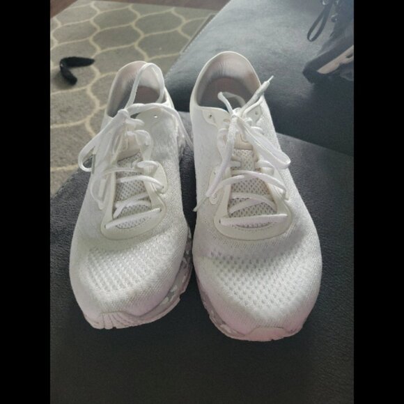 Men's size 11.5 Under Armour shoes - Picture 2 of 7